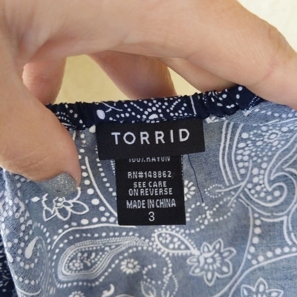 Torrid NAVY PAISLEY CHALLIS BLOUSE - Picture 6 of 9